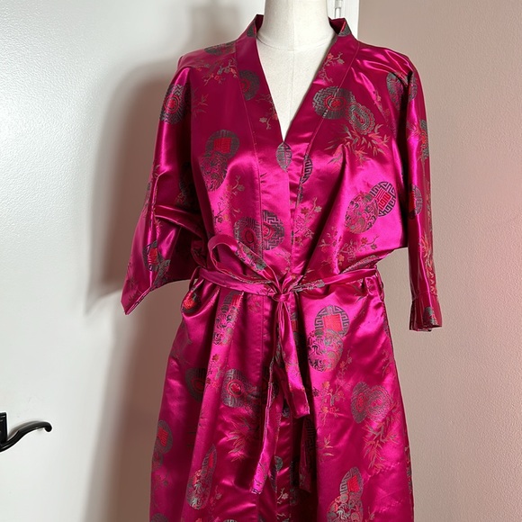 Kimono/ Geisha robe /Size S- M / FUCHSIA /Rayon Brocade - Picture 3 of 9